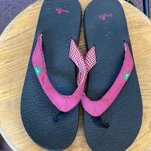 Sanuk flip flops sz  10